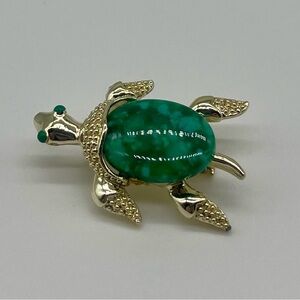 Gerry's Turtle Brooch with green jade shell